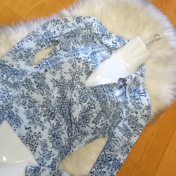 BCBGMaxazria Floral Printed Long Sleeved Jersey Top - Picture 9 of 12